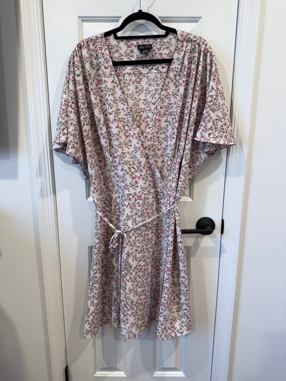 City Chic Cream Dress Robe with Pink Floral Print